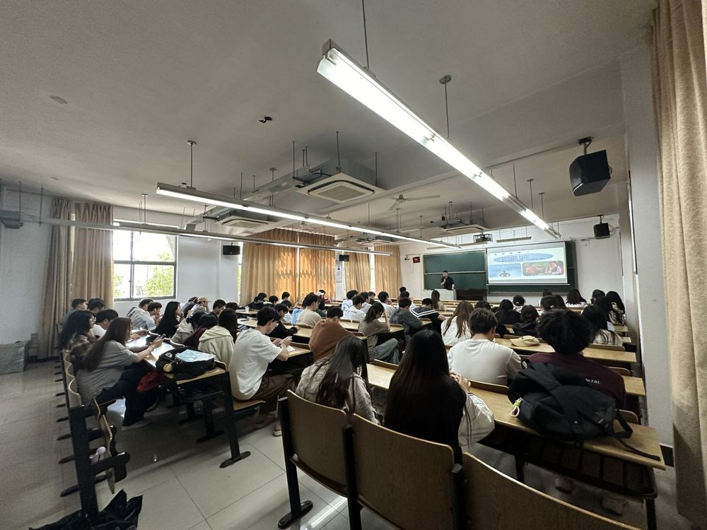 Ebpay官网科技集团在南京邮电大学通达学院举办讲座